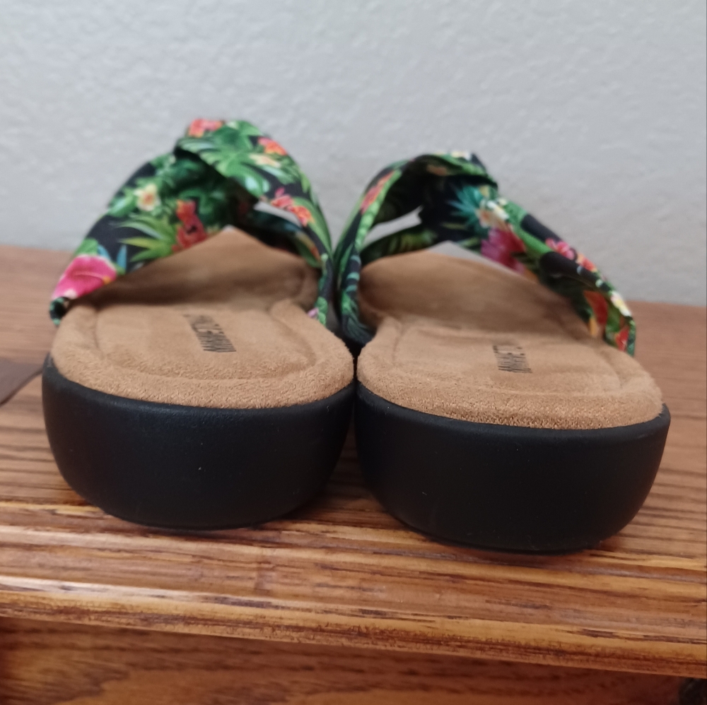 Minnetonka Women's Floral Open Toe Slide Sandals - Black and Green Size 8 Shoes - Picture 7 of 10